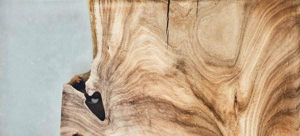 La table bois epoxy, une table design et fonctionnel