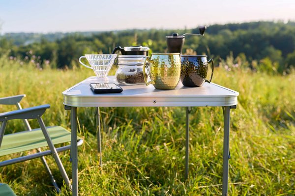 Table pliante pour balcon : guide pour faire le bon choix parmi les options disponibles