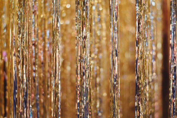 Rideaux dorés : pourquoi ce choix pour votre intérieur ?