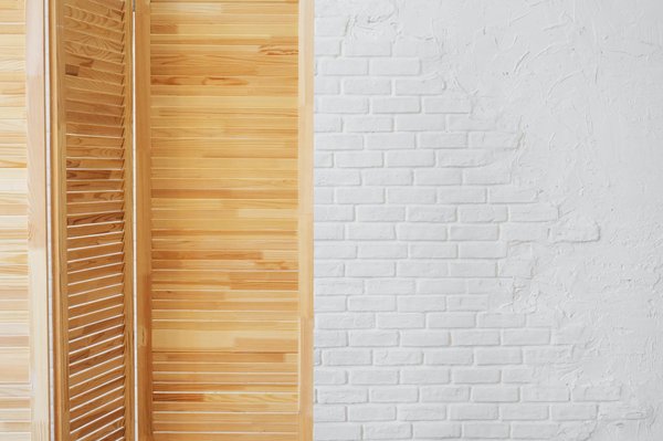 Claustras en bois : une touche naturelle et élégante pour votre intérieur