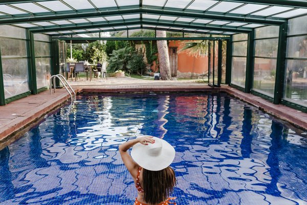 Guide complet pour l'achat d'un abri de piscine bas