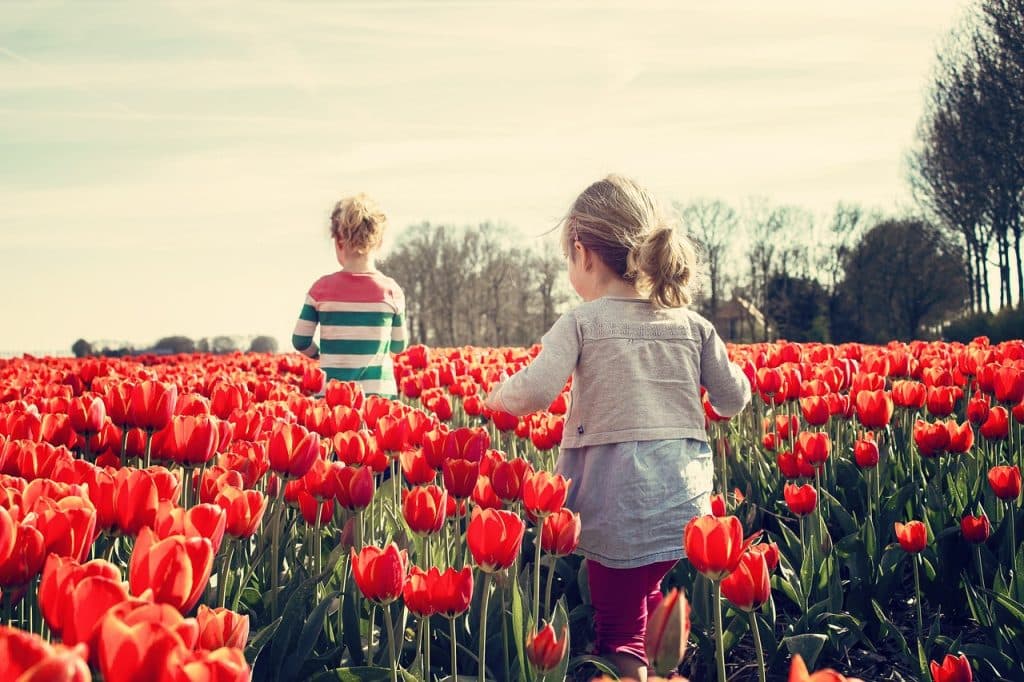 enfant au jardin